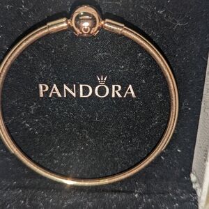 📍📍Pandora Rose Gold bangle📍📍